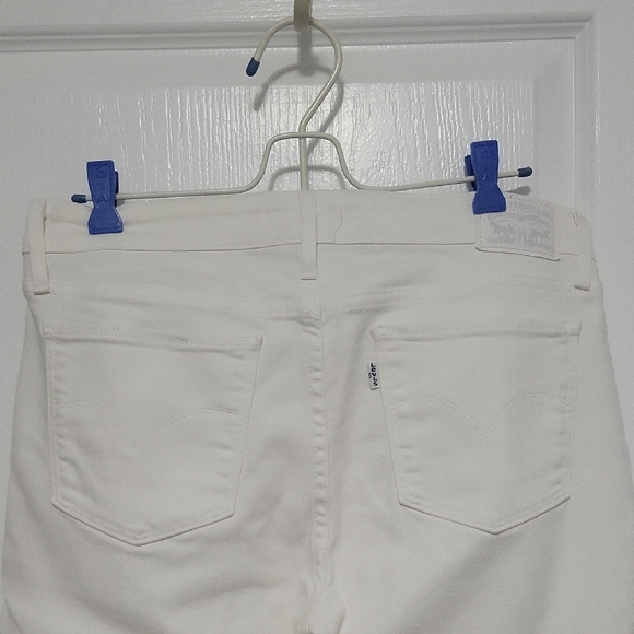 Levi's Women's White Jeans - Picture 7 of 9